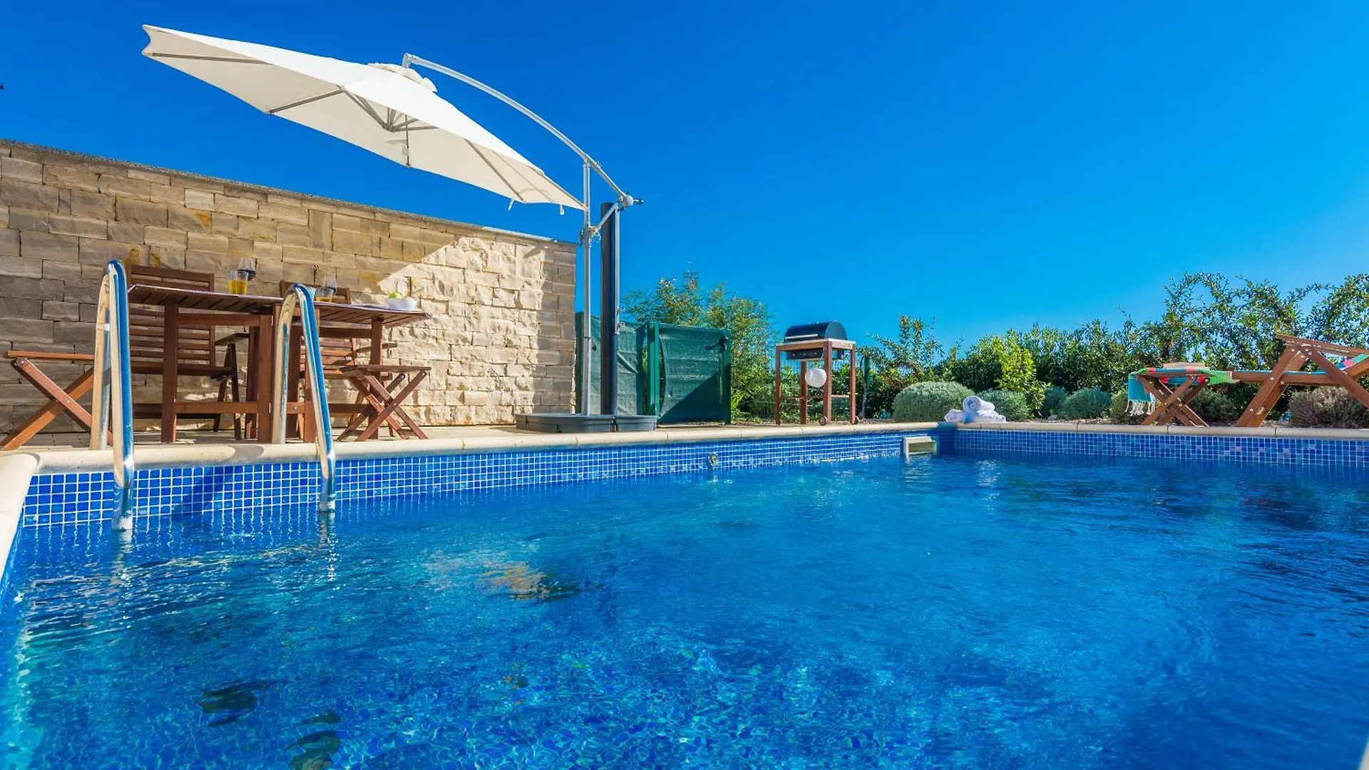 Villa Miri Lily Privlaka  Croatia